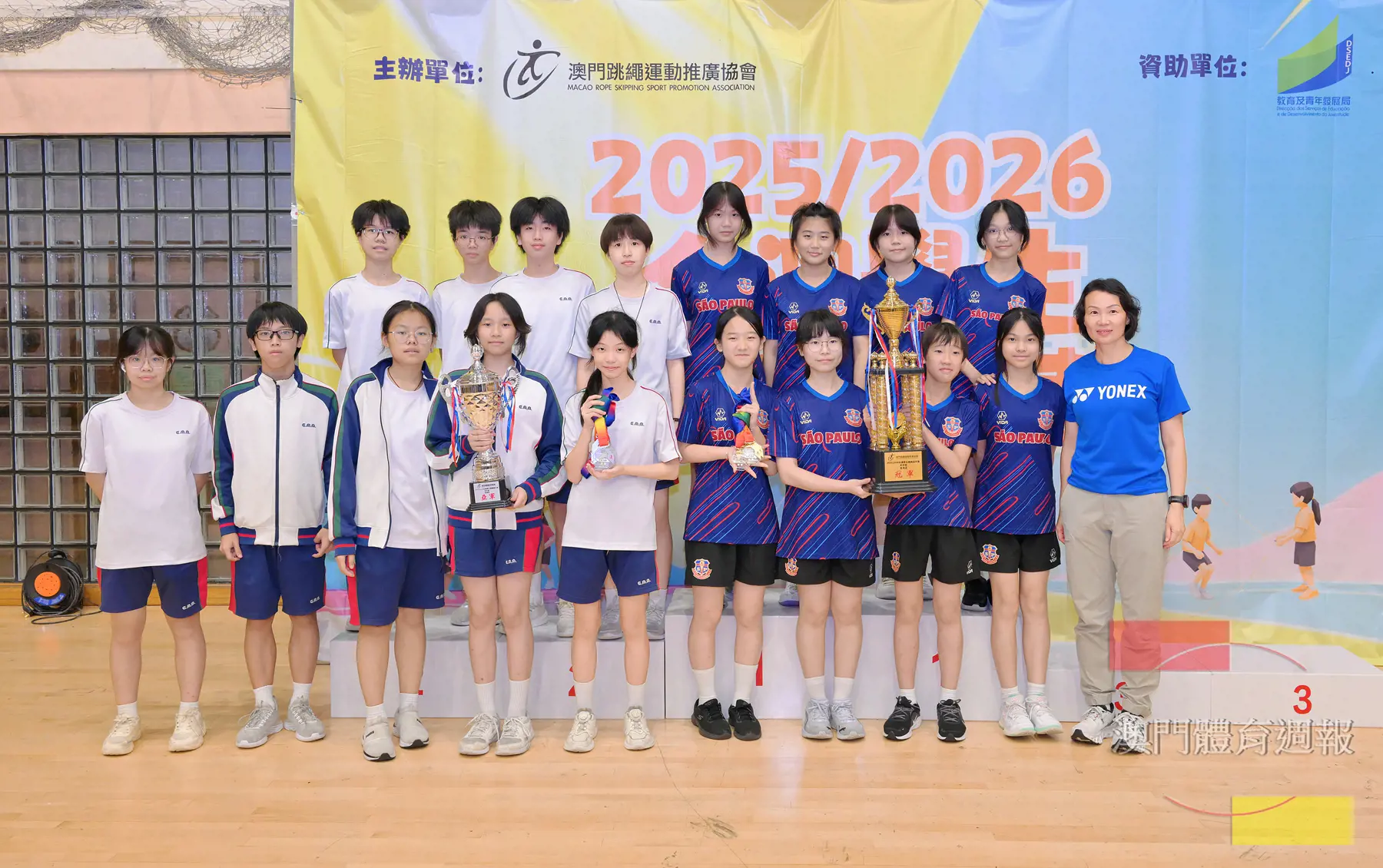 初中組表演盃 得獎合照.jpg
